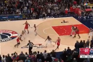 ewc电竞世界杯-5.7秒落后三分却出手中距离？拉文：想打成2+1追平