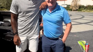 ewc-主持人摩根晒合影：非常荣幸见到詹姆斯 他其实是个极为友善的人